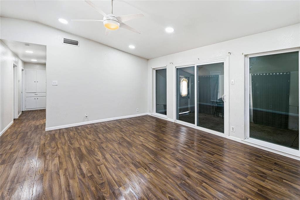333 Blueberry Lane, Grand Prairie, TX 75052 333 Blueberry Lane, Grand Prairie, TX 75052