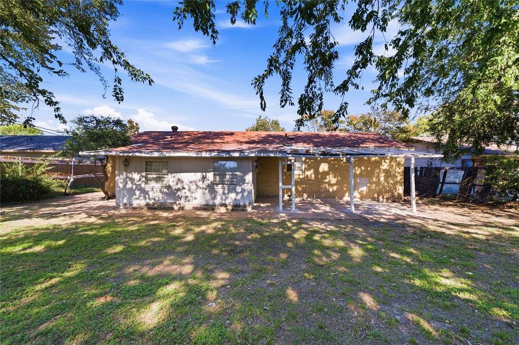 333 Blueberry Lane, Grand Prairie, TX 75052 333 Blueberry Lane, Grand Prairie, TX 75052