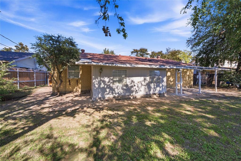 333 Blueberry Lane, Grand Prairie, TX 75052 333 Blueberry Lane, Grand Prairie, TX 75052