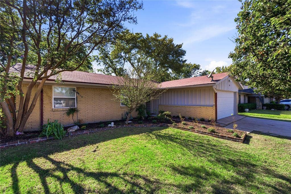 333 Blueberry Lane, Grand Prairie, TX 75052 333 Blueberry Lane, Grand Prairie, TX 75052