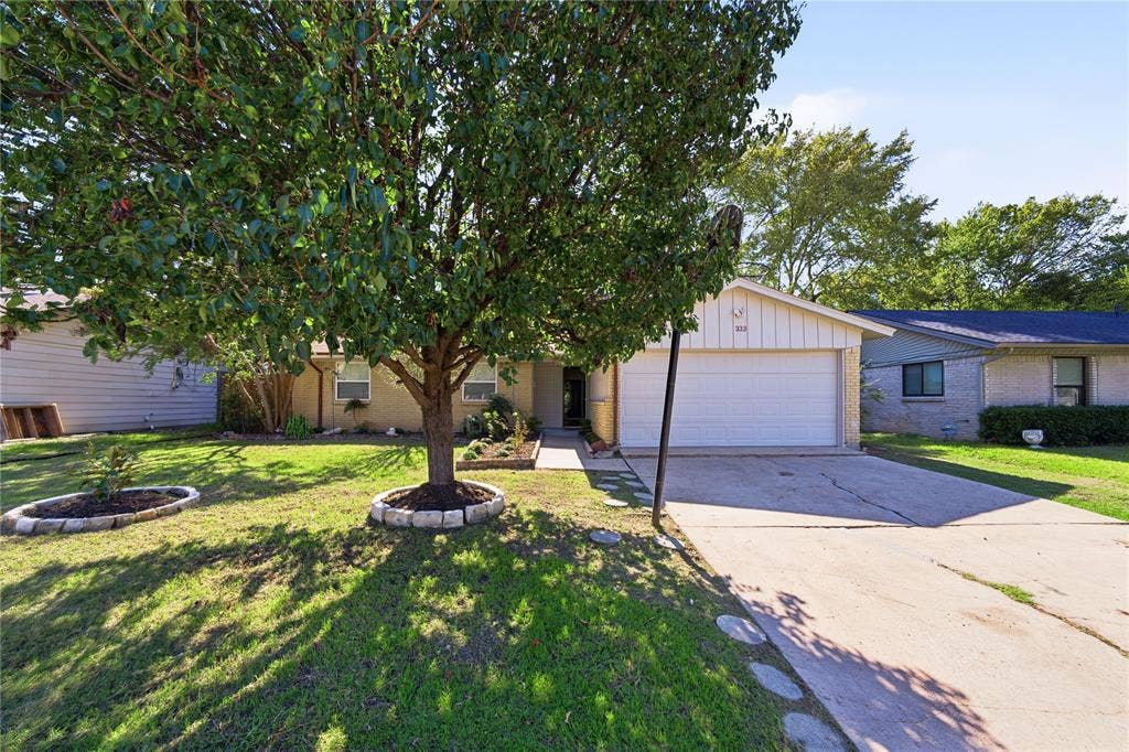 333 Blueberry Lane, Grand Prairie, TX 75052 333 Blueberry Lane, Grand Prairie, TX 75052