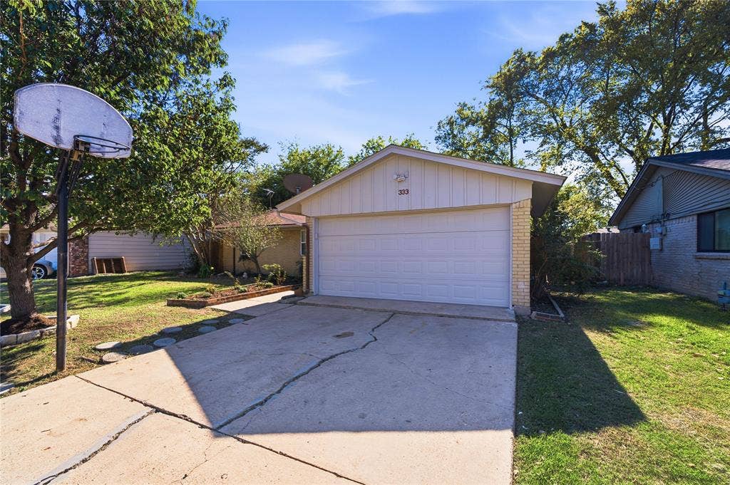 333 Blueberry Lane, Grand Prairie, TX 75052 333 Blueberry Lane, Grand Prairie, TX 75052
