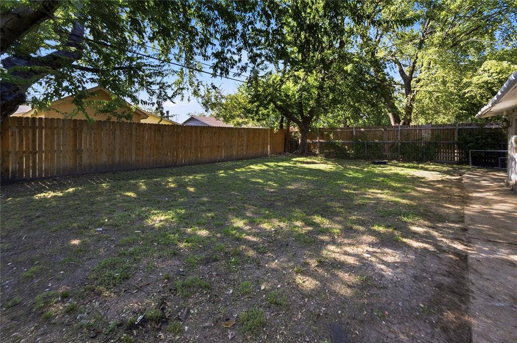 333 Blueberry Lane, Grand Prairie, TX 75052 333 Blueberry Lane, Grand Prairie, TX 75052