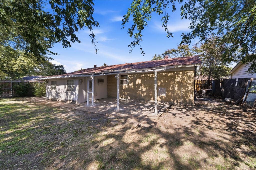 333 Blueberry Lane, Grand Prairie, TX 75052 333 Blueberry Lane, Grand Prairie, TX 75052