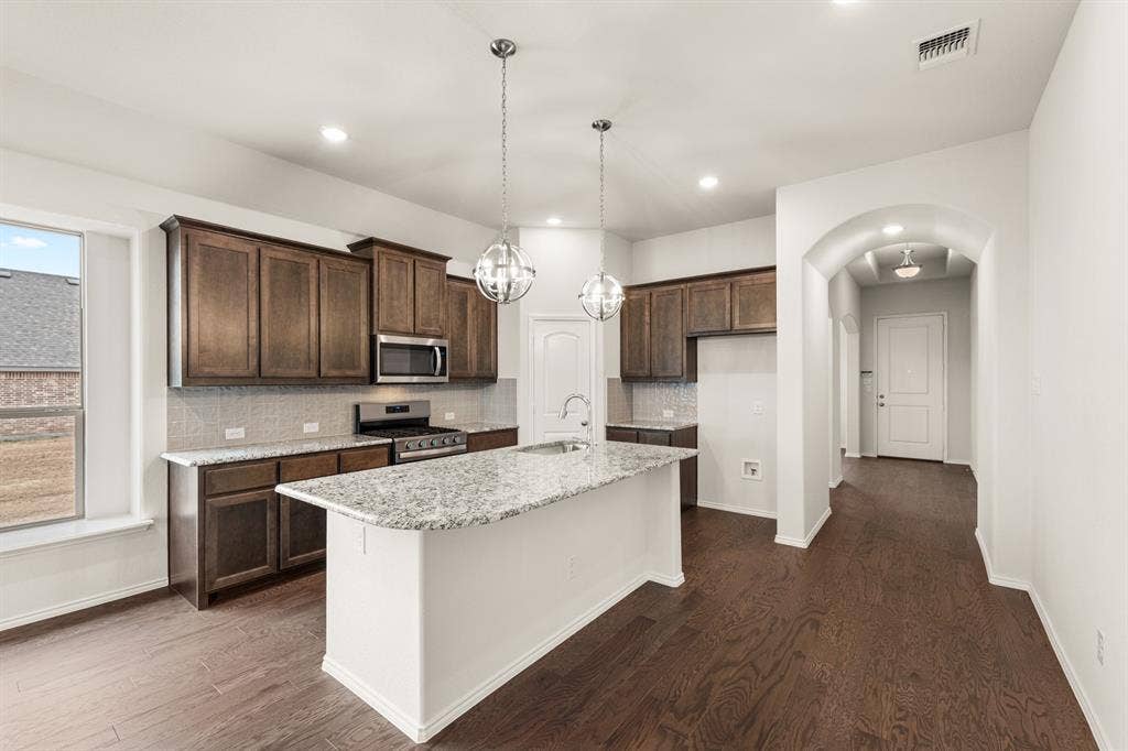 2812 Hay Lane, Midlothian, TX 76065 17. 320 Freestall - Kitchen (2)