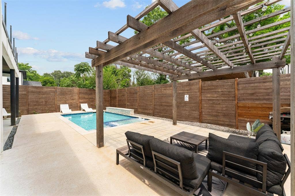 3210 Herbert, Dallas, TX 75212 3210 Herbert, Dallas, TX 75212