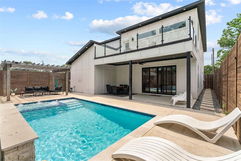 3210 Herbert, Dallas, TX 75212 3210 Herbert, Dallas, TX 75212