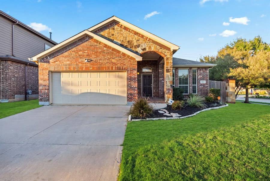 Property photo for 5825 Glenwood Drive, Denton, TX
