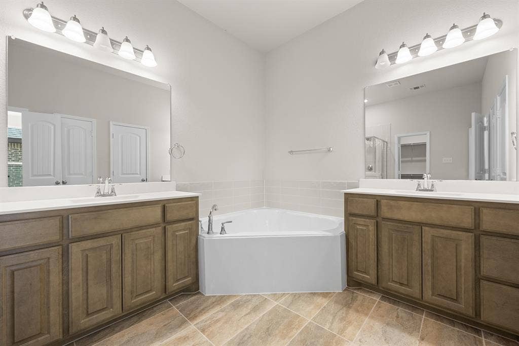 316 Dairy Way, Midlothian, TX 76065 347 Freestall- Primary Suite-5