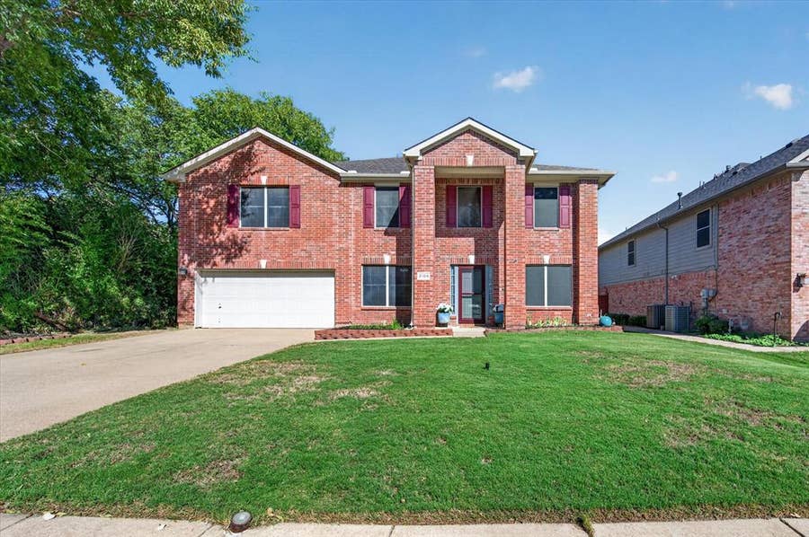 Property photo for 2704 Country Grove Trail, Mansfield, TX