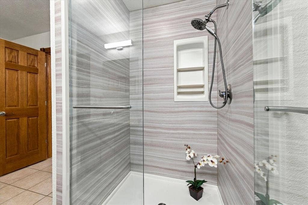 1508 Heidi Drive, Plano, TX 75025 Walk in shower - beautiful glass enclosure - no grout lines - pristine