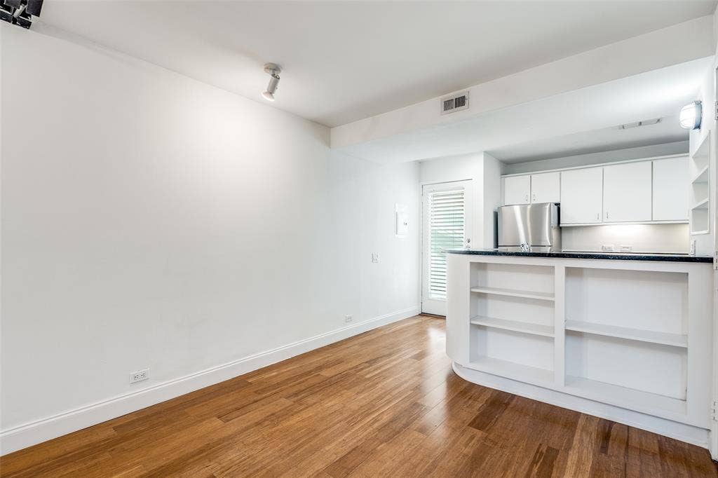4242 Buena Vista Street, #10, Dallas, TX 75205