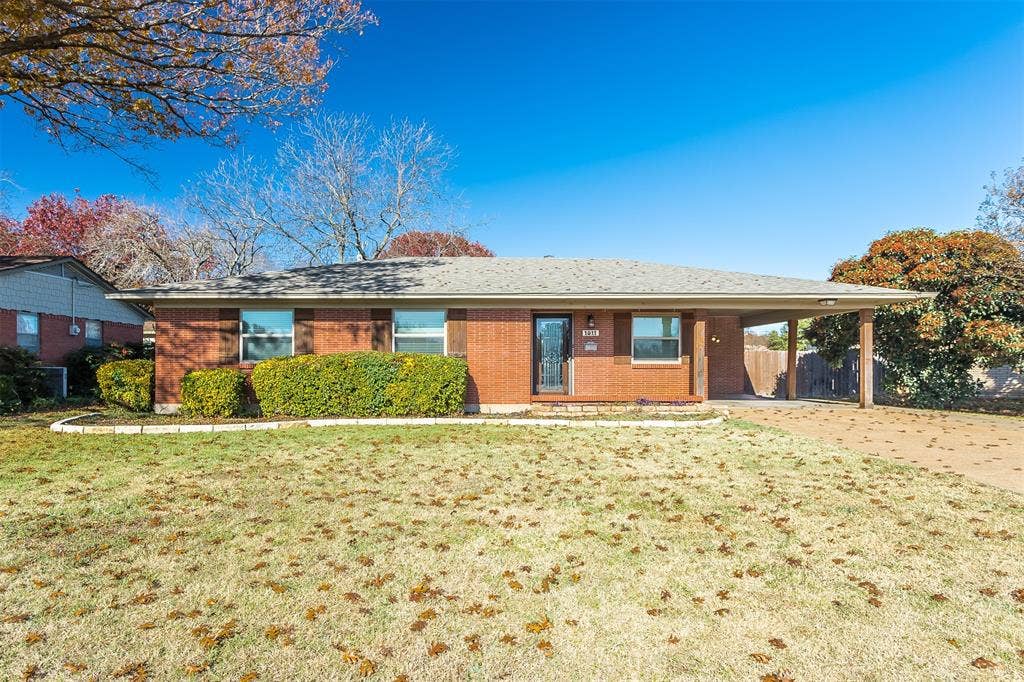 1811 Ferris Avenue, Waxahachie, TX 75165