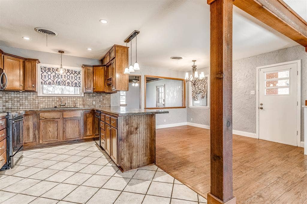 1811 Ferris Avenue, Waxahachie, TX 75165