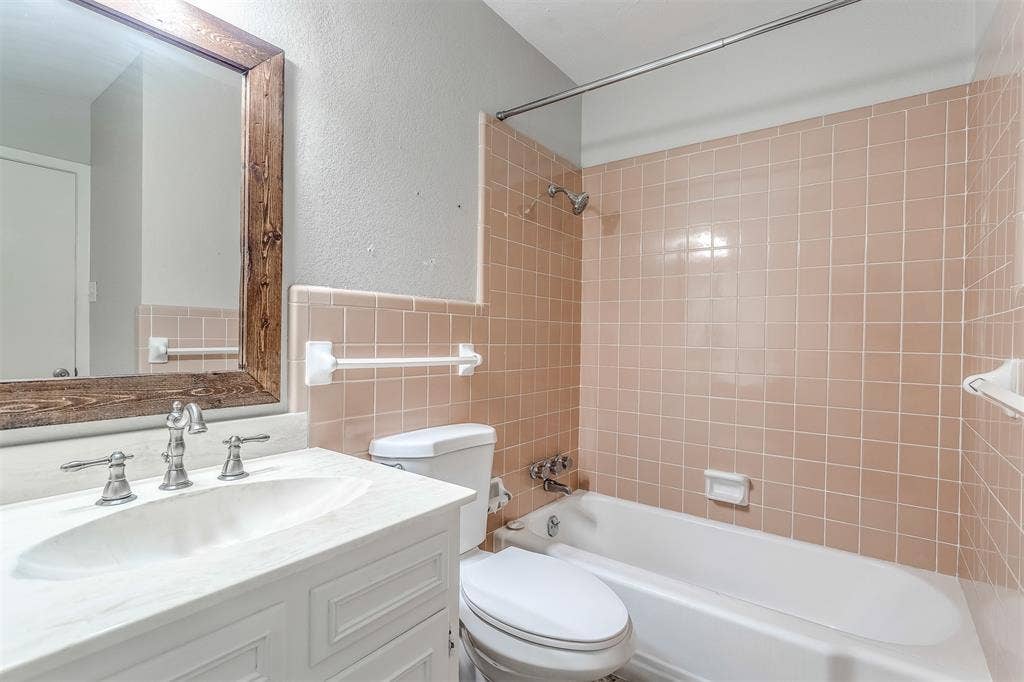 1811 Ferris Avenue, Waxahachie, TX 75165