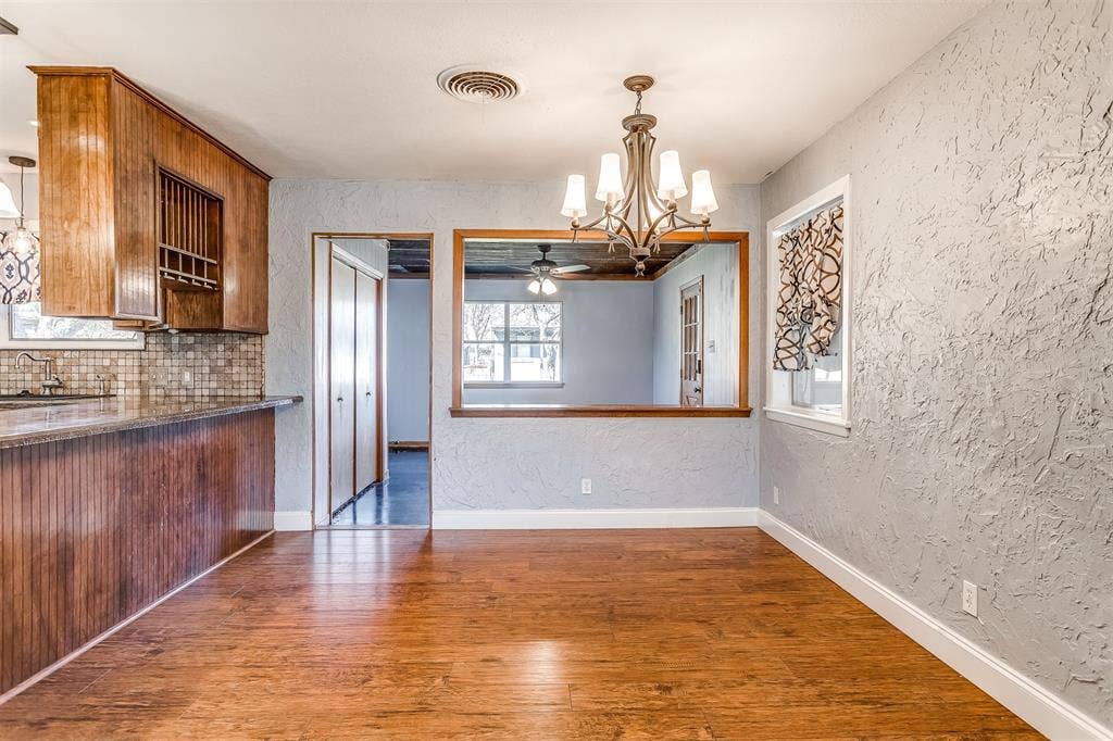 1811 Ferris Avenue, Waxahachie, TX 75165