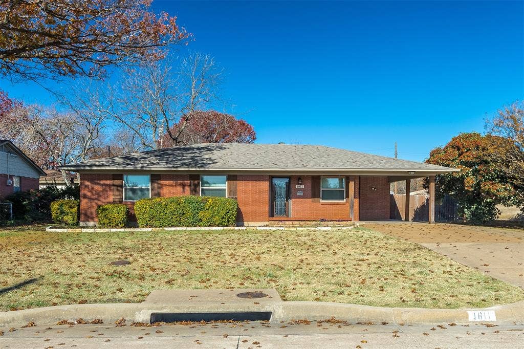 1811 Ferris Avenue, Waxahachie, TX 75165