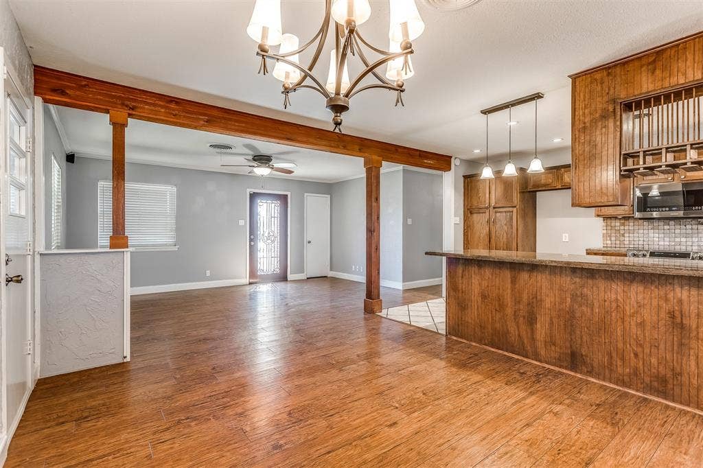 1811 Ferris Avenue, Waxahachie, TX 75165