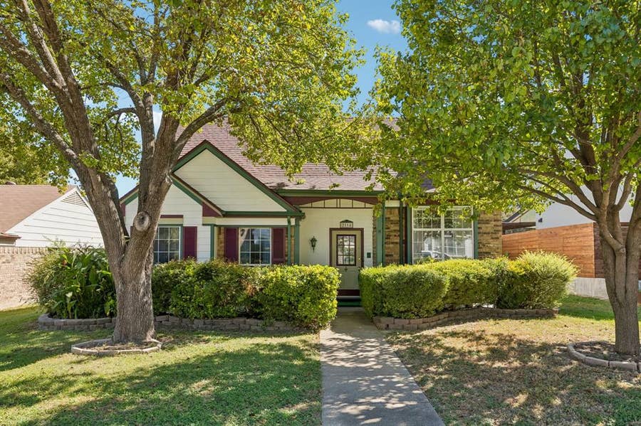 Property photo for 2214 Country Dell Drive, Garland, TX