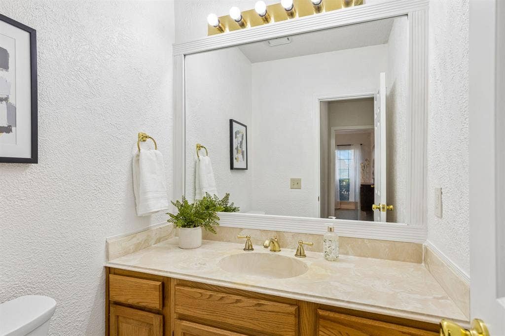 2214 Country Dell Drive, Garland, TX 75040 2214 Country Dell Drive, Garland, TX 75040