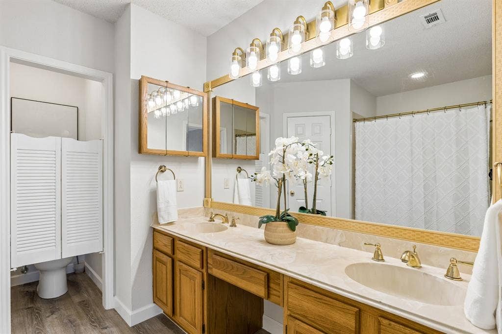 2214 Country Dell Drive, Garland, TX 75040 2214 Country Dell Drive, Garland, TX 75040