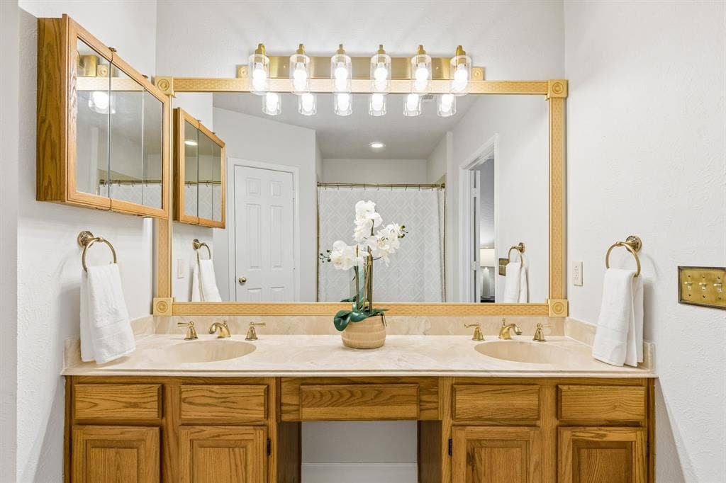 2214 Country Dell Drive, Garland, TX 75040 2214 Country Dell Drive, Garland, TX 75040