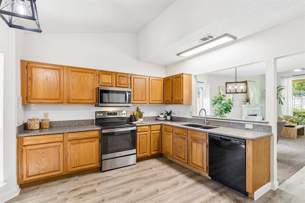 2214 Country Dell Drive, Garland, TX 75040 2214 Country Dell Drive, Garland, TX 75040