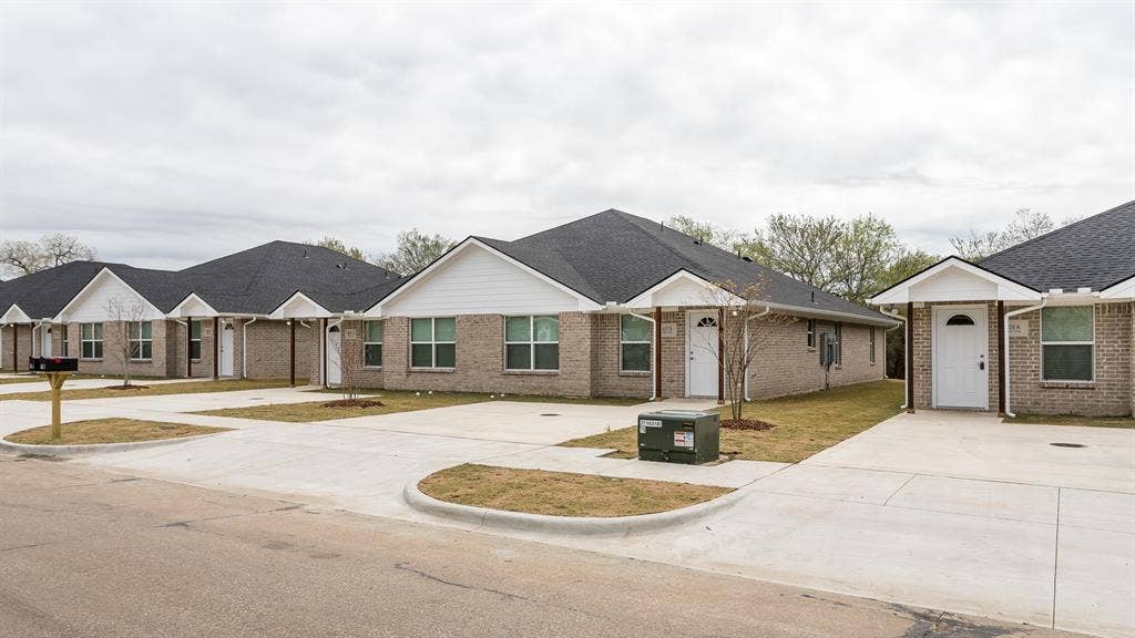 603 Casa Linda Drive, #B, Ennis, TX 75119 603 Casa Linda Drive, #B, Ennis, TX 75119