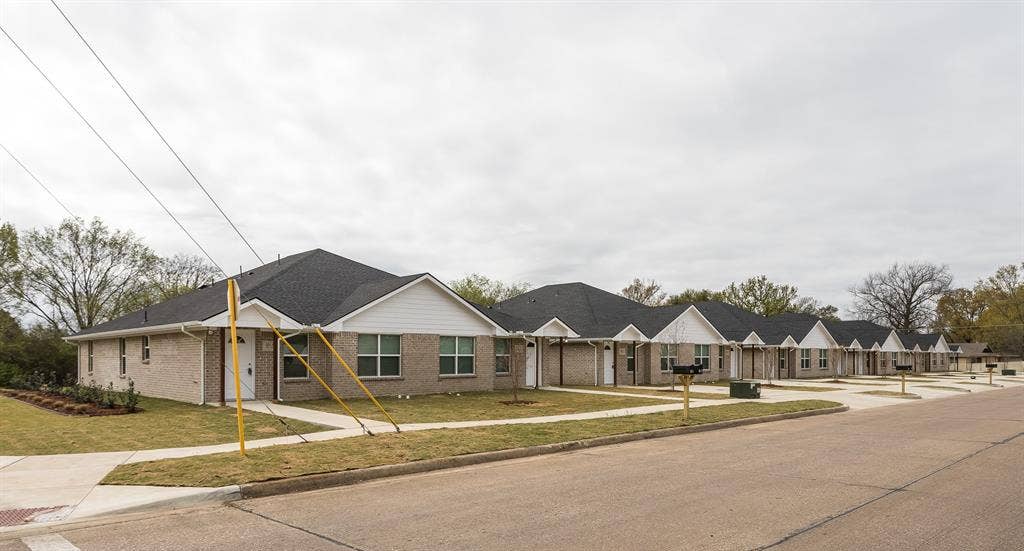 603 Casa Linda Drive, #B, Ennis, TX 75119 603 Casa Linda Drive, #B, Ennis, TX 75119