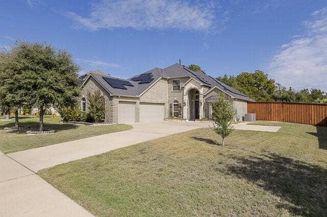 909 Heath Creek Drive, DeSoto, TX 75115