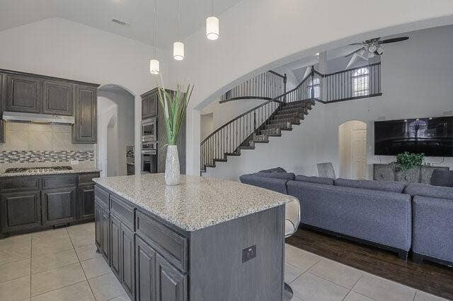 909 Heath Creek Drive, DeSoto, TX 75115
