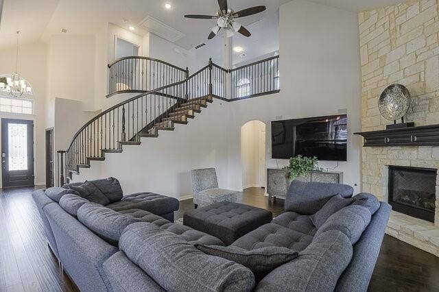 909 Heath Creek Drive, DeSoto, TX 75115