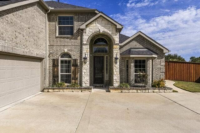 909 Heath Creek Drive, DeSoto, TX 75115