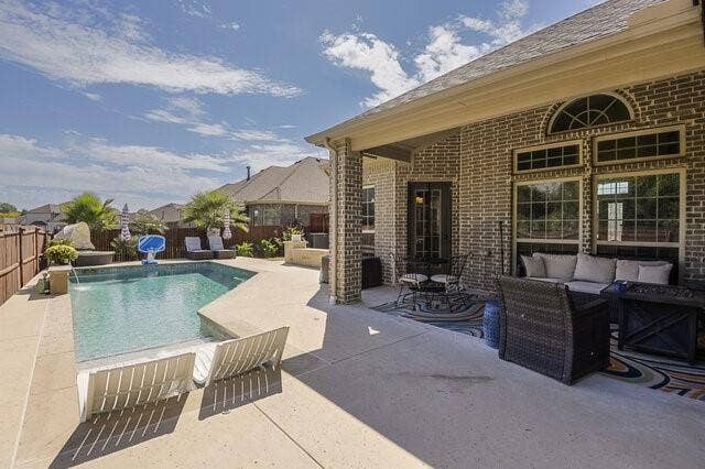 909 Heath Creek Drive, DeSoto, TX 75115