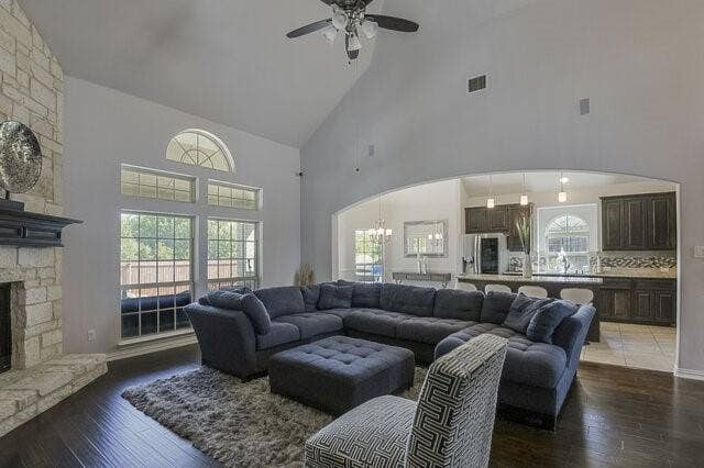 909 Heath Creek Drive, DeSoto, TX 75115
