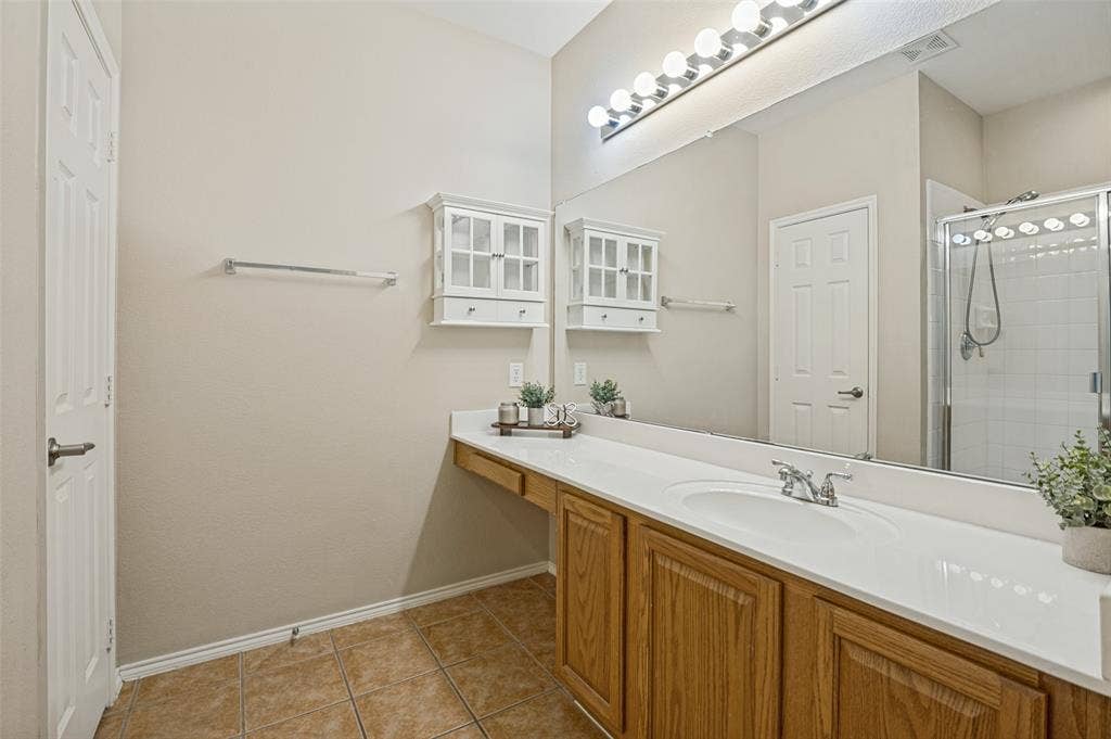 7225 Rembrandt Drive, Plano, TX 75093 Primary bath