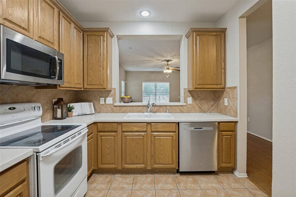 7225 Rembrandt Drive, Plano, TX 75093 7225 Rembrandt Drive, Plano, TX 75093