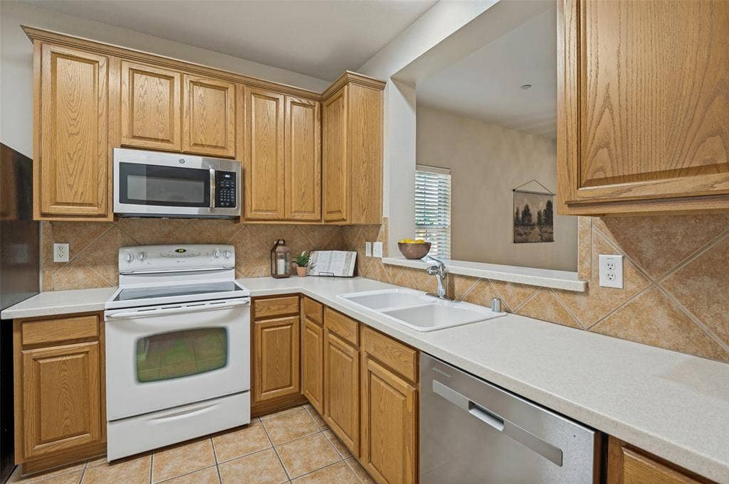 7225 Rembrandt Drive, Plano, TX 75093 7225 Rembrandt Drive, Plano, TX 75093
