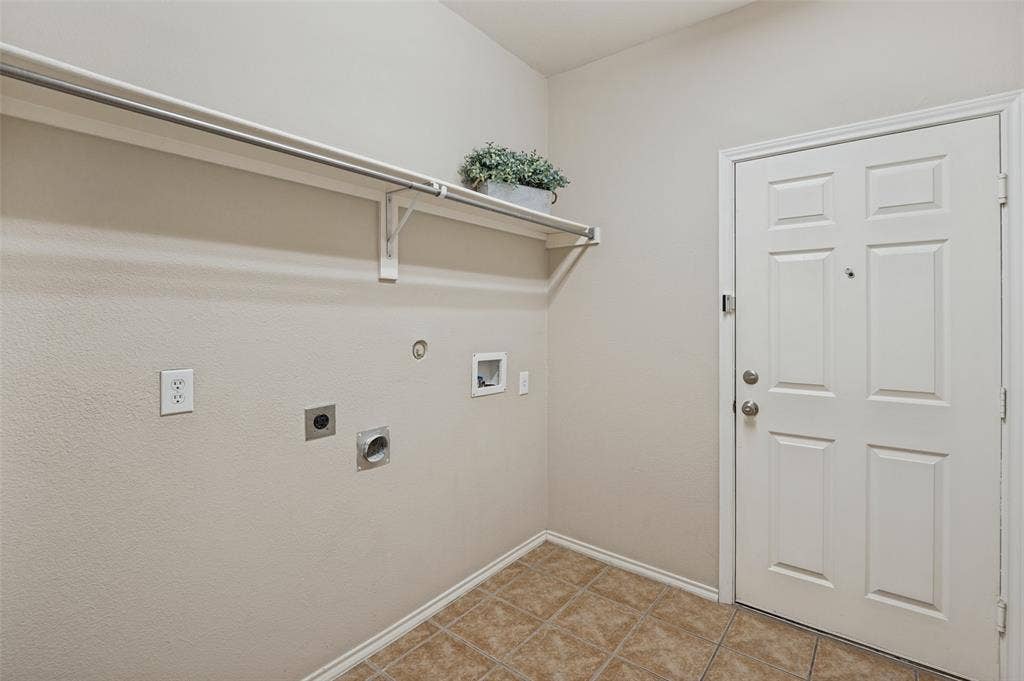 7225 Rembrandt Drive, Plano, TX 75093 7225 Rembrandt Drive, Plano, TX 75093