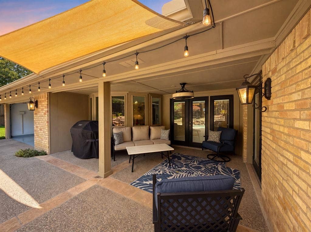 705 Rochelle Boulevard, Irving, TX 75062