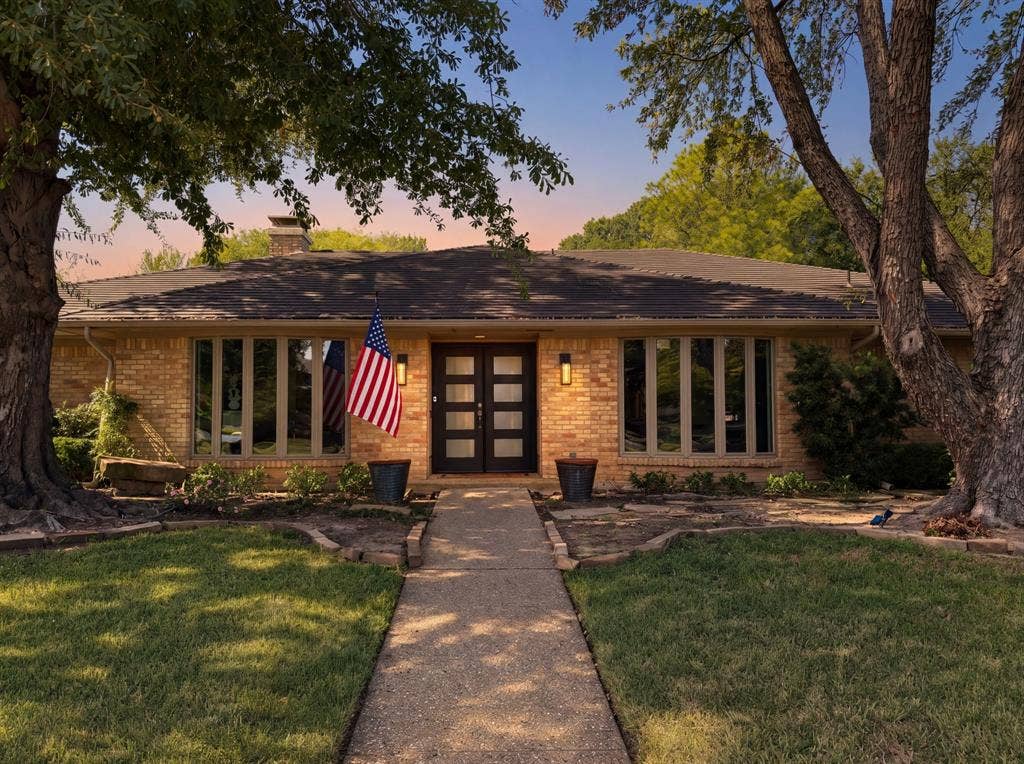 705 Rochelle Boulevard, Irving, TX 75062
