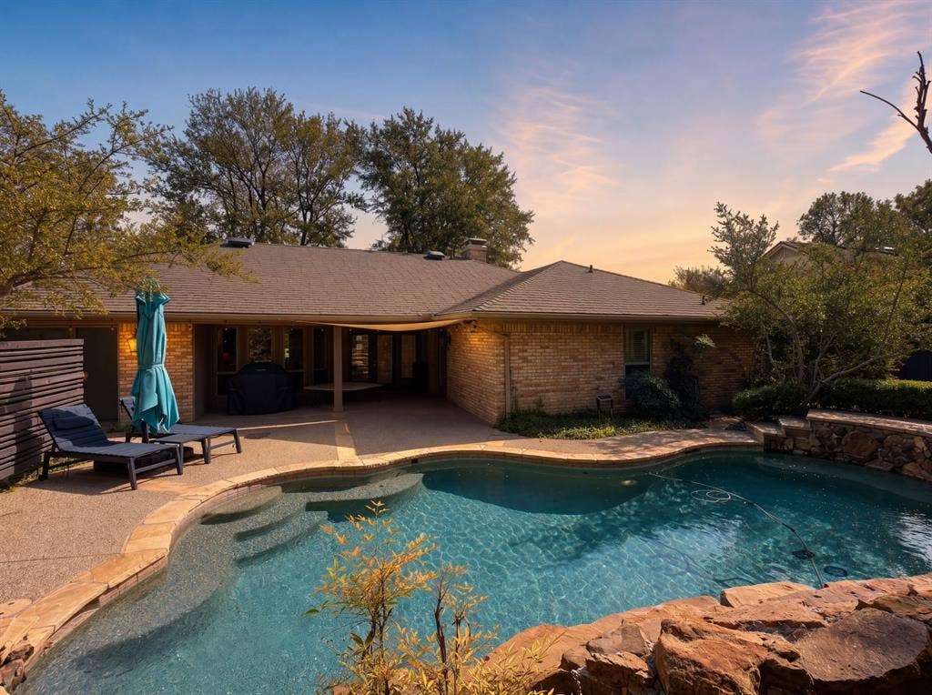 705 Rochelle Boulevard, Irving, TX 75062