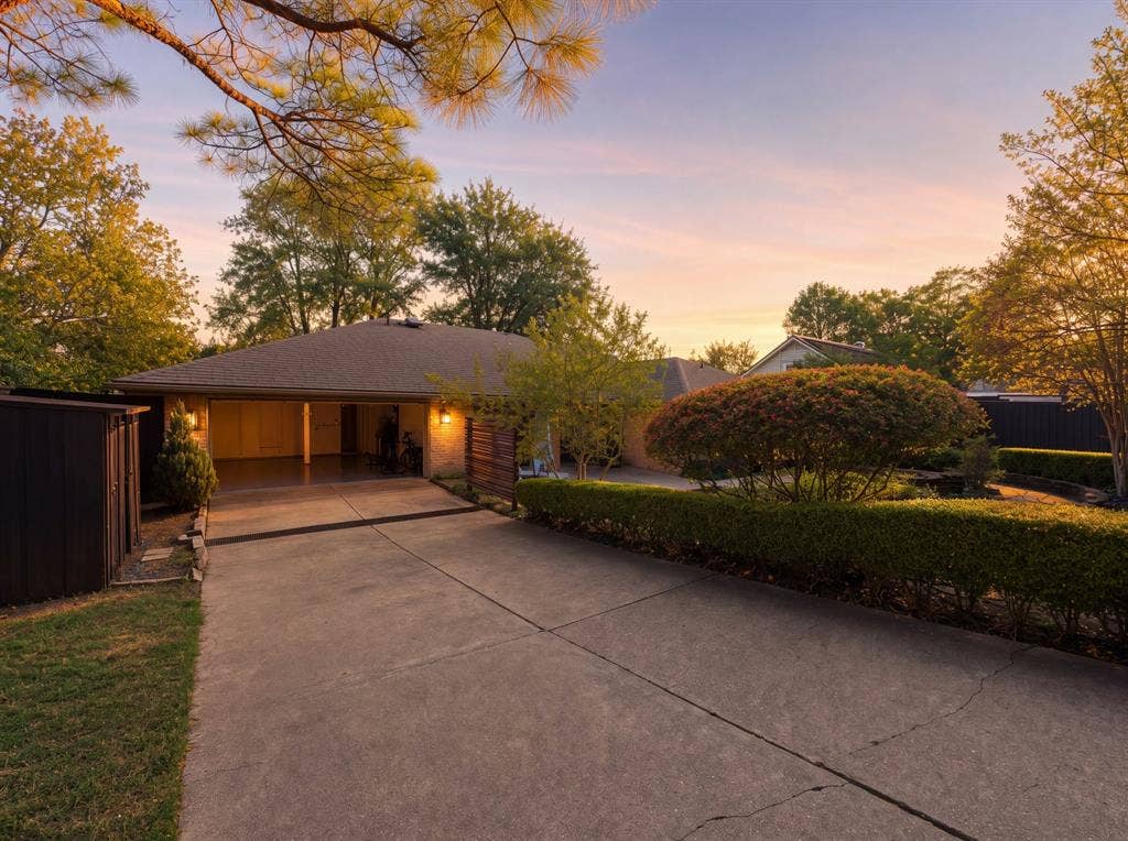 705 Rochelle Boulevard, Irving, TX 75062