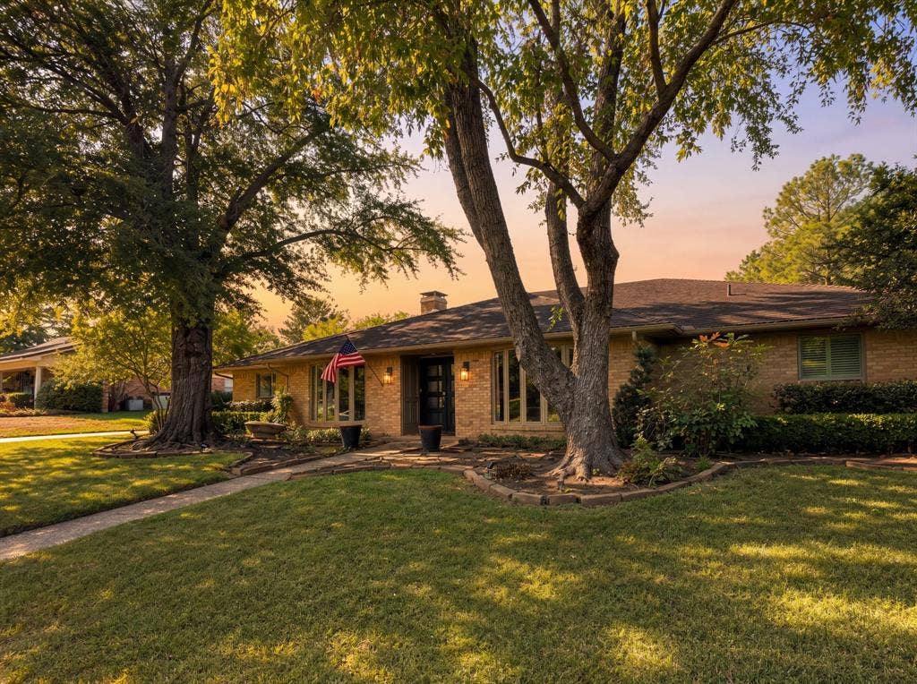 705 Rochelle Boulevard, Irving, TX 75062