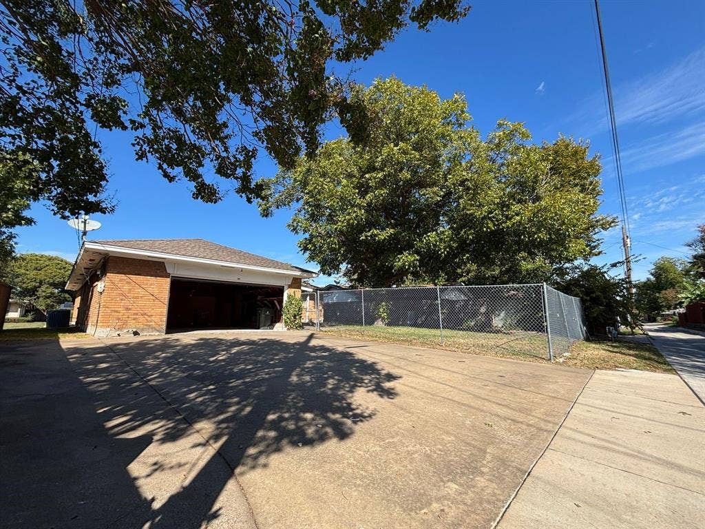 1814 Bardfield Avenue, Garland, TX 75041