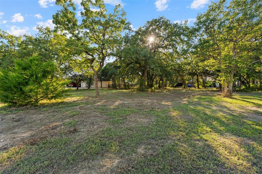 Property photo for 1027 Dominion Oaks Drive, China Spring, TX