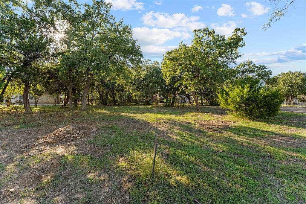 1027 Dominion Oaks Drive, China Spring, TX 76633 Expansive lot with mature hardwood trees