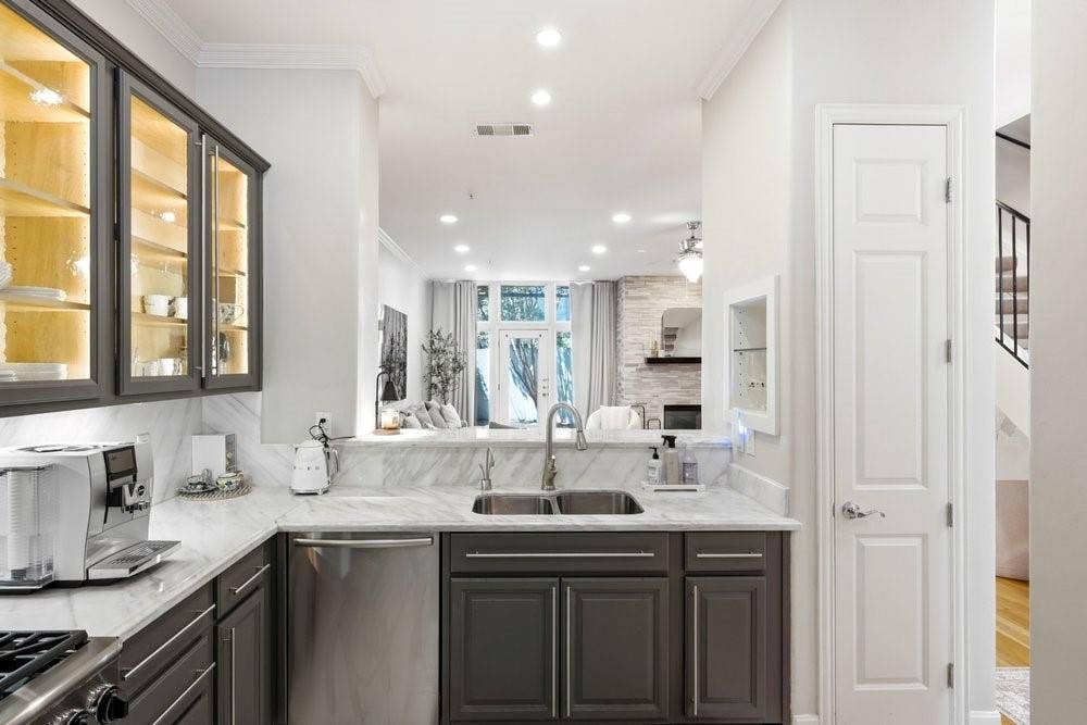 3707 Gilbert Avenue, #17, Dallas, TX 75219 3707 Gilbert Avenue, #17, Dallas, TX 75219
