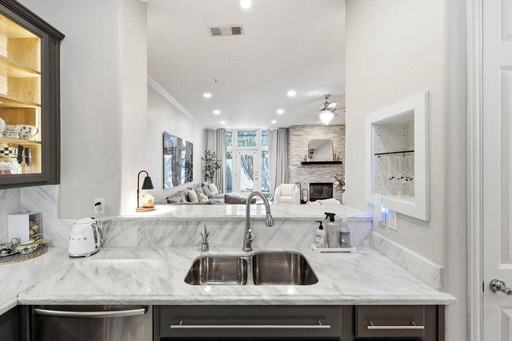 3707 Gilbert Avenue, #17, Dallas, TX 75219 3707 Gilbert Avenue, #17, Dallas, TX 75219