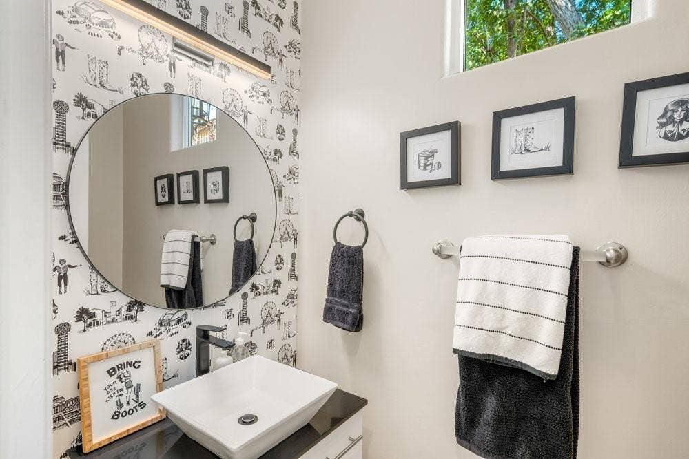 3707 Gilbert Avenue, #17, Dallas, TX 75219 3707 Gilbert Avenue, #17, Dallas, TX 75219